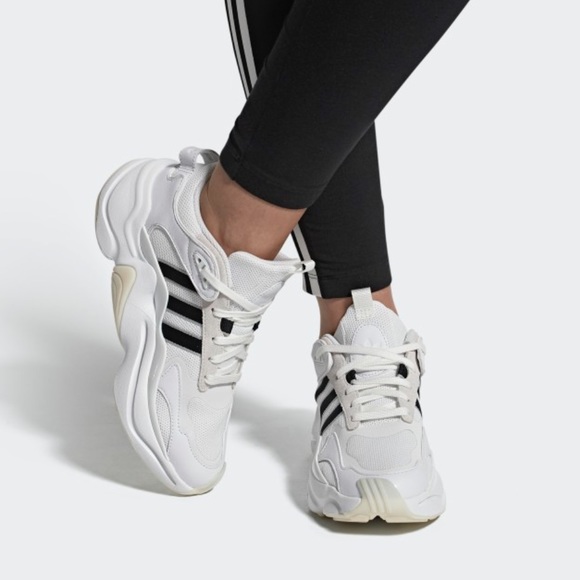 ADIDAS WHITE MAGMUR WOMENS 8 NWT - Picture 4 of 6